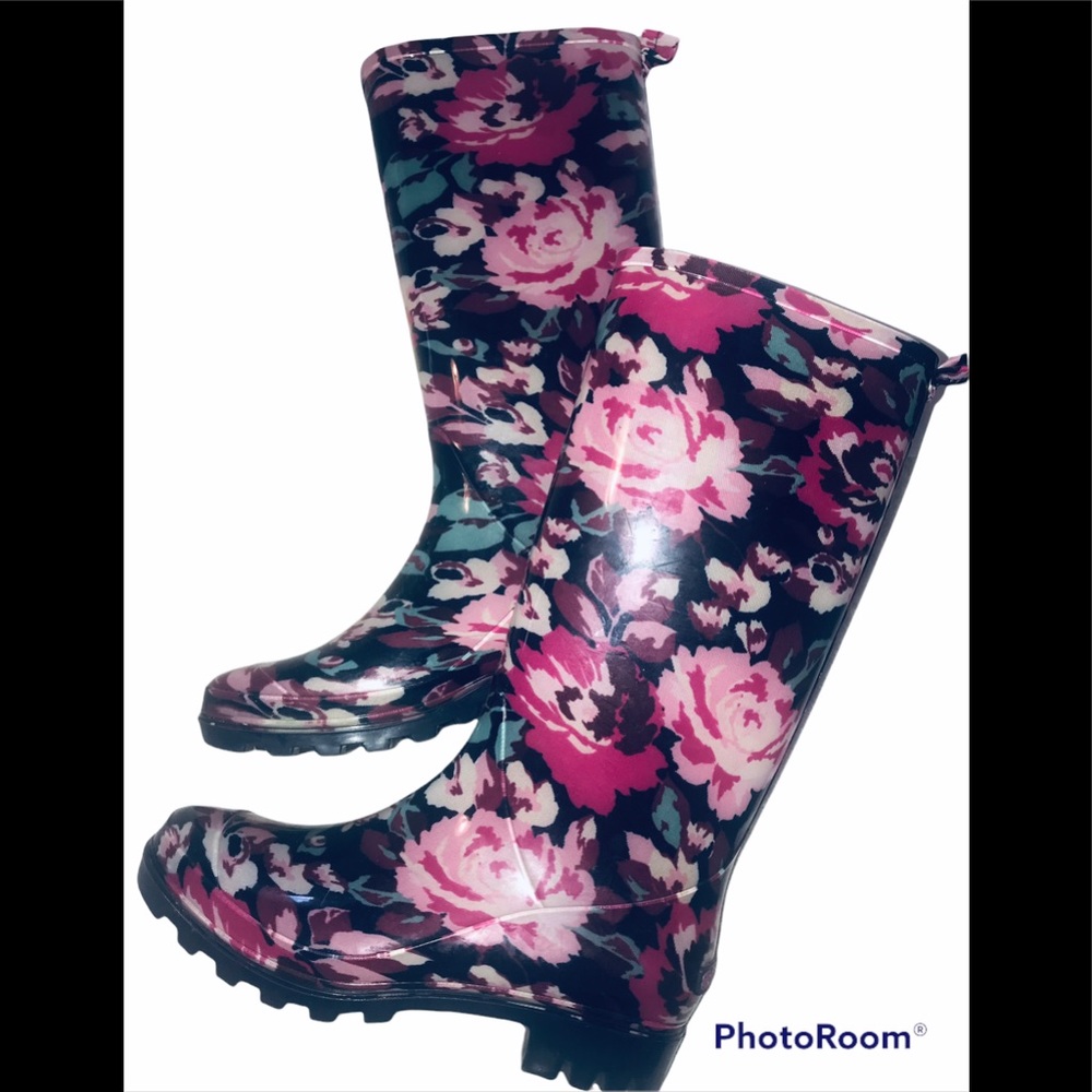 Daisy Fuentes Floral Tall Rain Boots in excellent used condition size 7